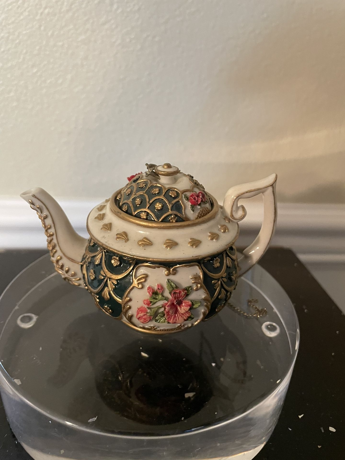 NINI 1999 Vintage Victoria Teapot Hand-Painted