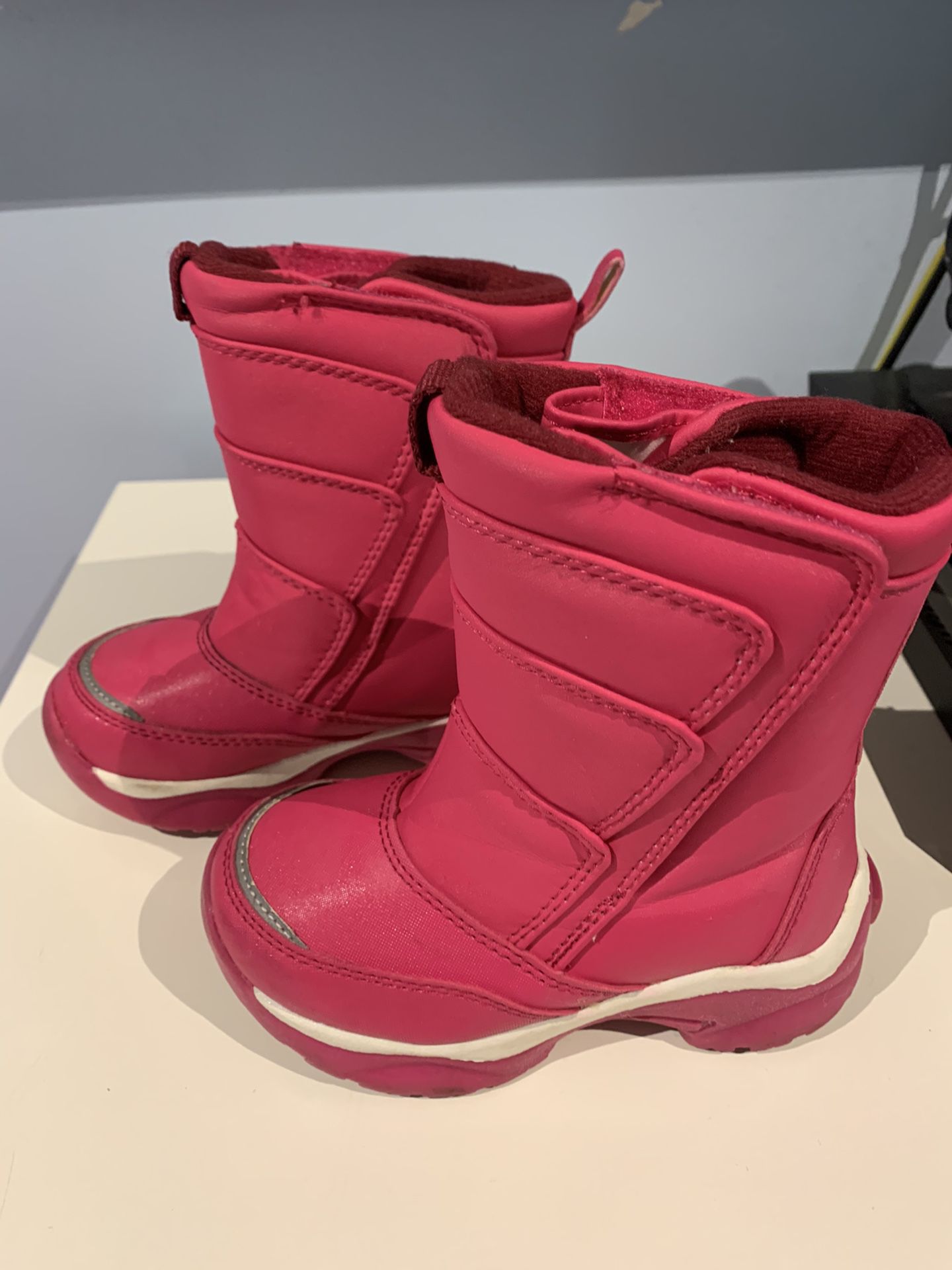 Snow boots for girl size 8 c