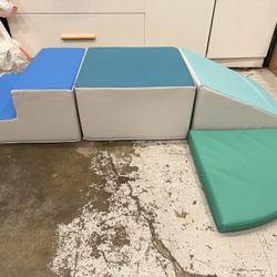 SoftScape 4-Piece Toddler Corner Climber – Like New – Indoor Foam Playset
