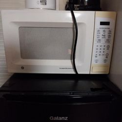 Used Small GE Countertop Microwave Oven - Works Great!
