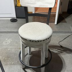 Counter Height Farmhouse Style Barstools X4