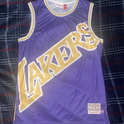 Kobe Bryant #24 purple Lakers jersey Size XL