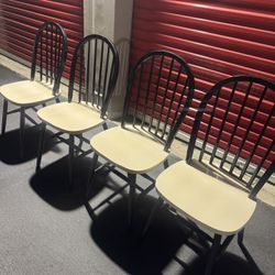 4 Wood Chairs Good Condition / 4 Sillas De Madera Buenas 