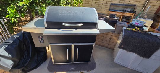 TREAGER GRILL