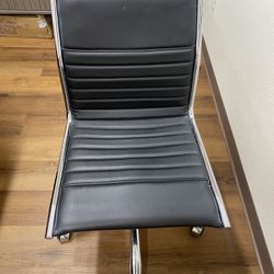 6 Office Chairs