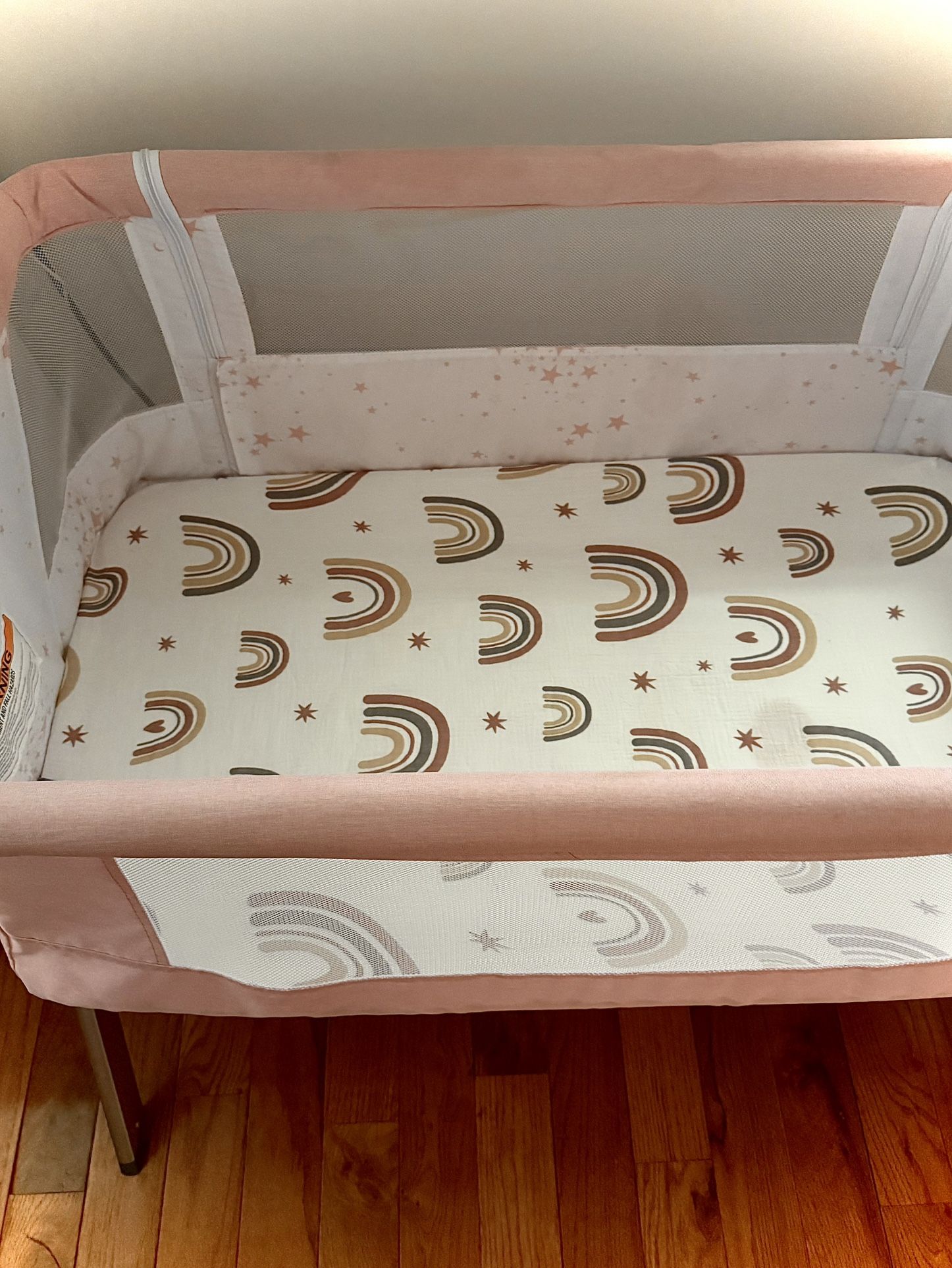Dream On Me Skyler Bassinet & Bedside Sleeper – Like New (Pink)