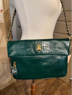 Medium size clutch
