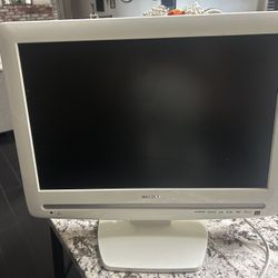 19 Inch Toshiba White Tv With Cd Player 