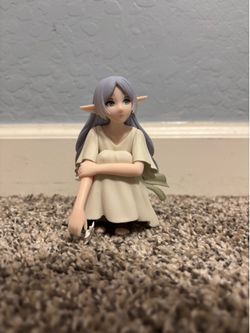 Young Frieren statue