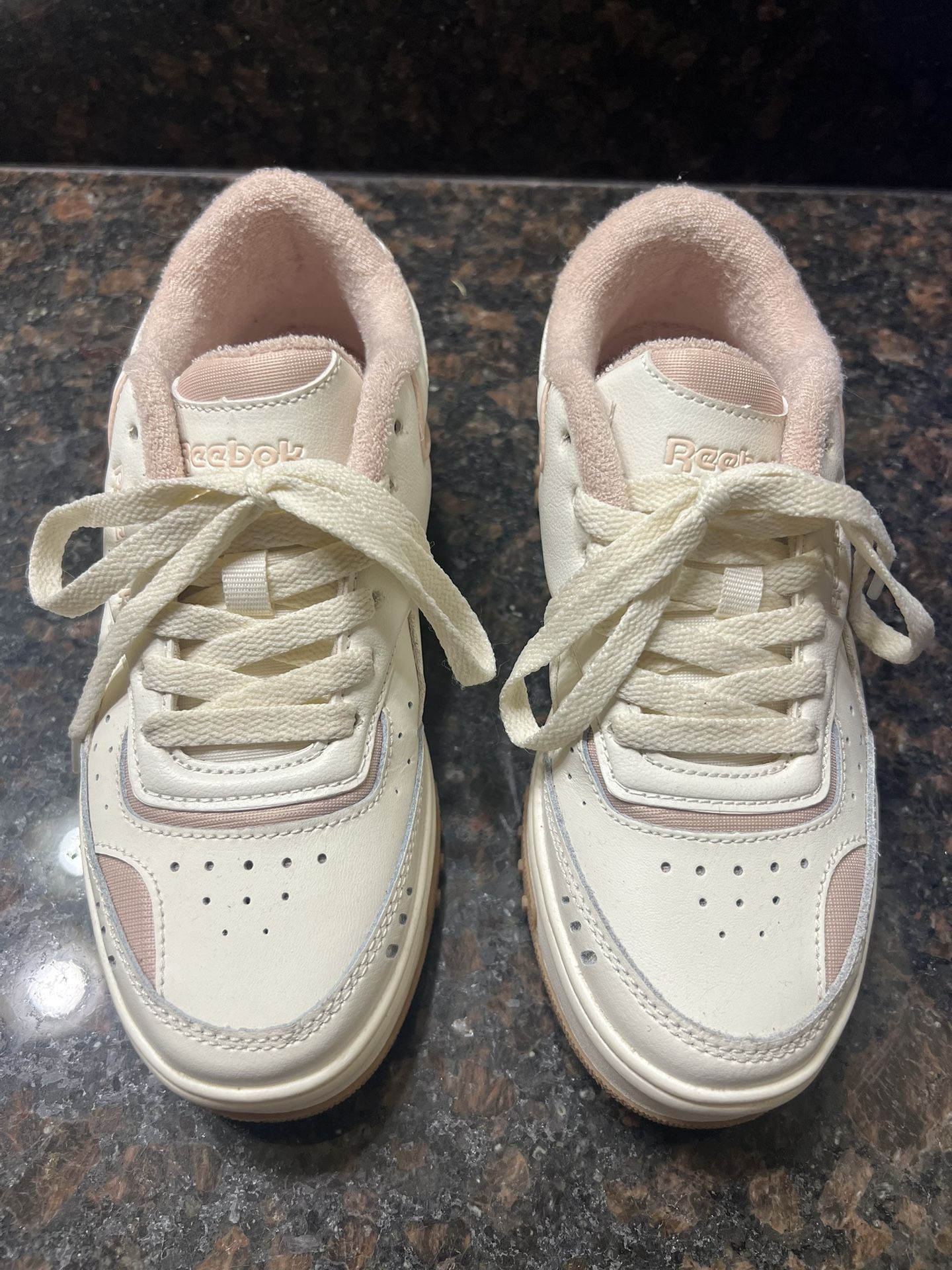 Reebok Shoes Size 5.5