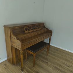 Piano w/ Bench - Kimball Brand - Spinet Type - Brown Color - 88 Keys - 3 Pedals 