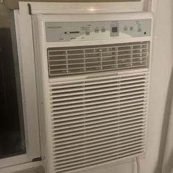 Window AC Unit 