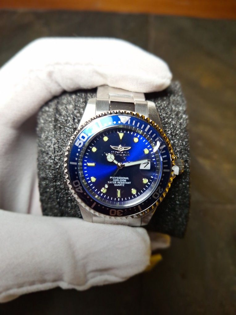 Blue and silver Invicta 40mm professional diver watch