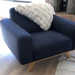 ***Make An Offer***Oversized Solid Wood Frame Accent Chair