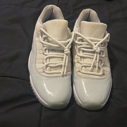 Jordan 11 Pure Violet