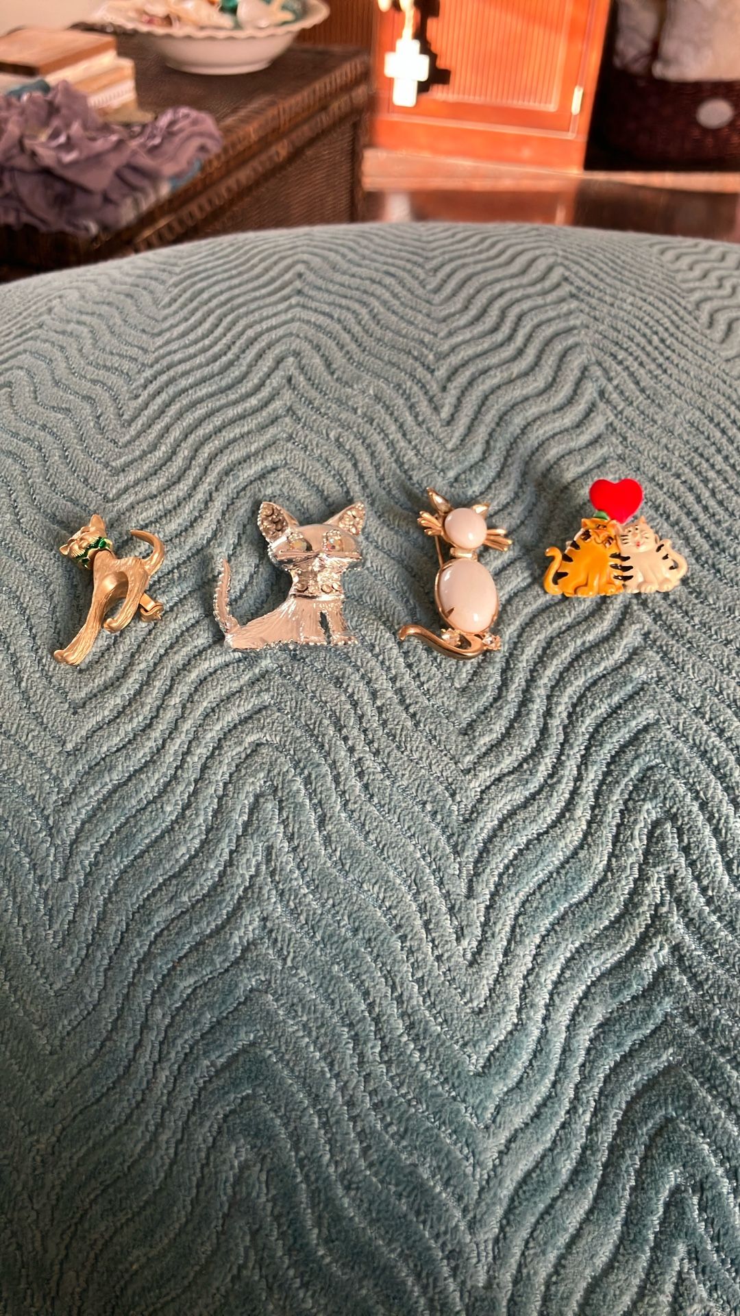 Vintage Set If 4 Pins