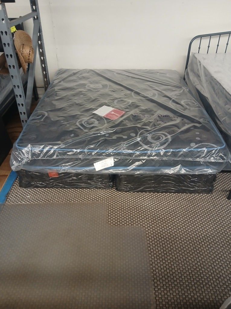 NEW CALKING MIDIUM FIRM MATTRESS AND BOX SPRING