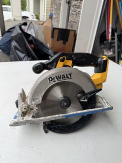 DEWALT 20V MAX 6-1/2” Cordless Circular Saw (Tool Only)