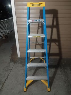 Werner Comfort Zone Fiberglass Step Ladder