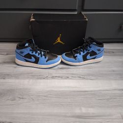 Air Jordan 1 Mid (GS)  Size 7 Men's 