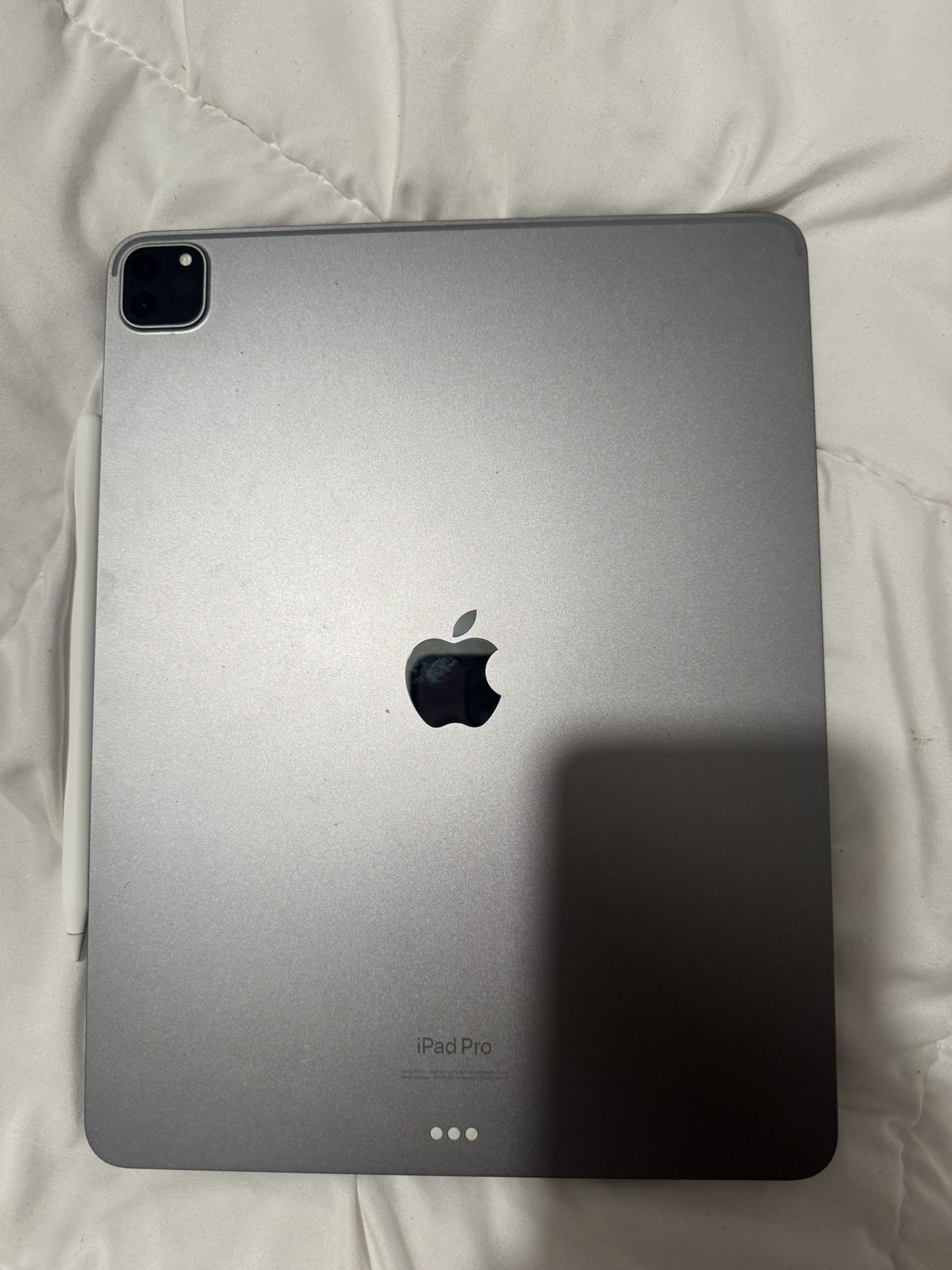 iPad Pro 12.9 Inch 6th Generation With Apple Pencil