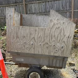 Rubbermaid Lawn Trailer