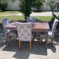 Wood Dining/Kitchen Table With 4 Chairs