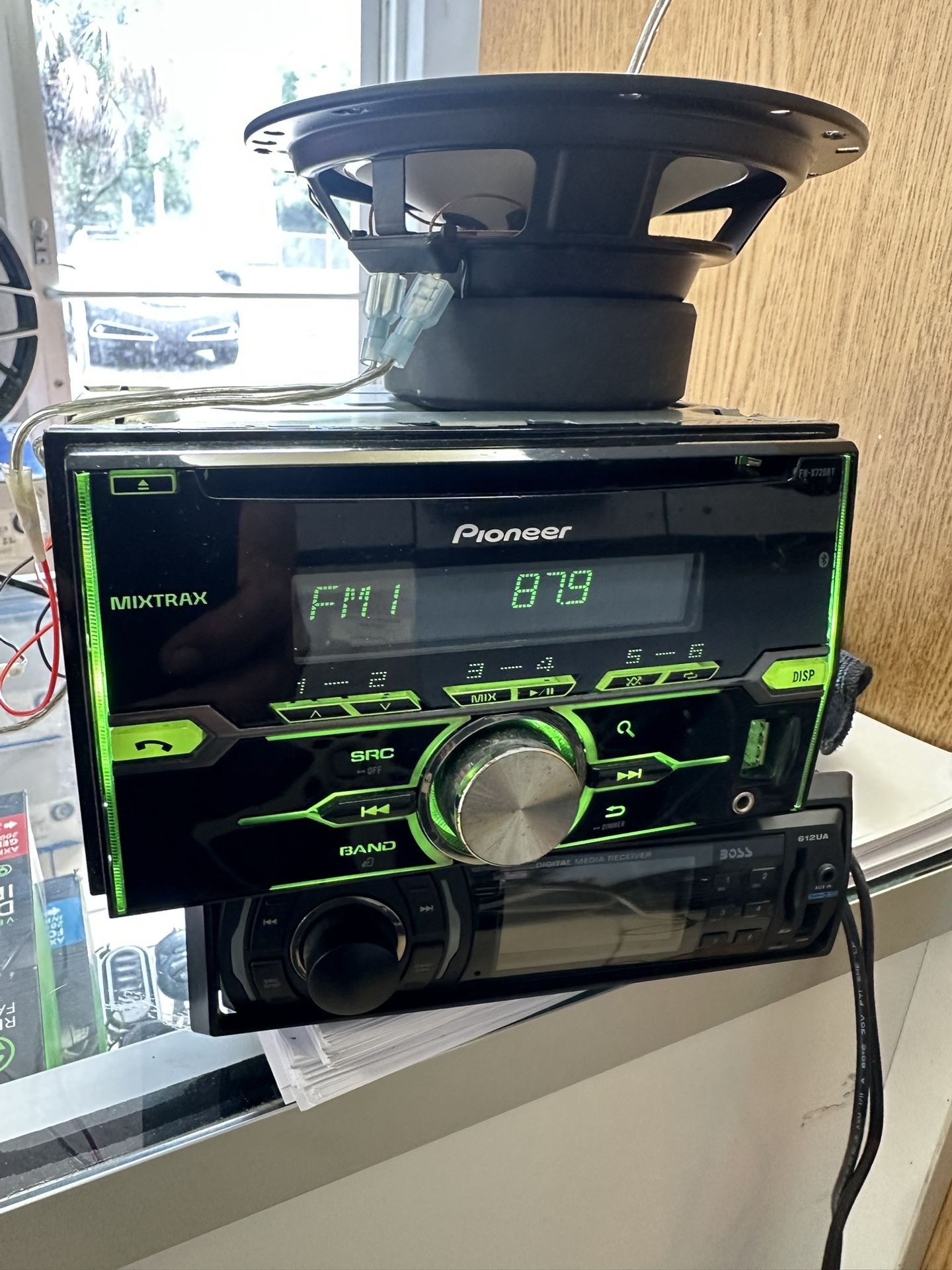 Pioneer FH-X720BT 2-DIN in-Dash CD/USB/MP3 Car Stereo Receiver with Bluetooth
