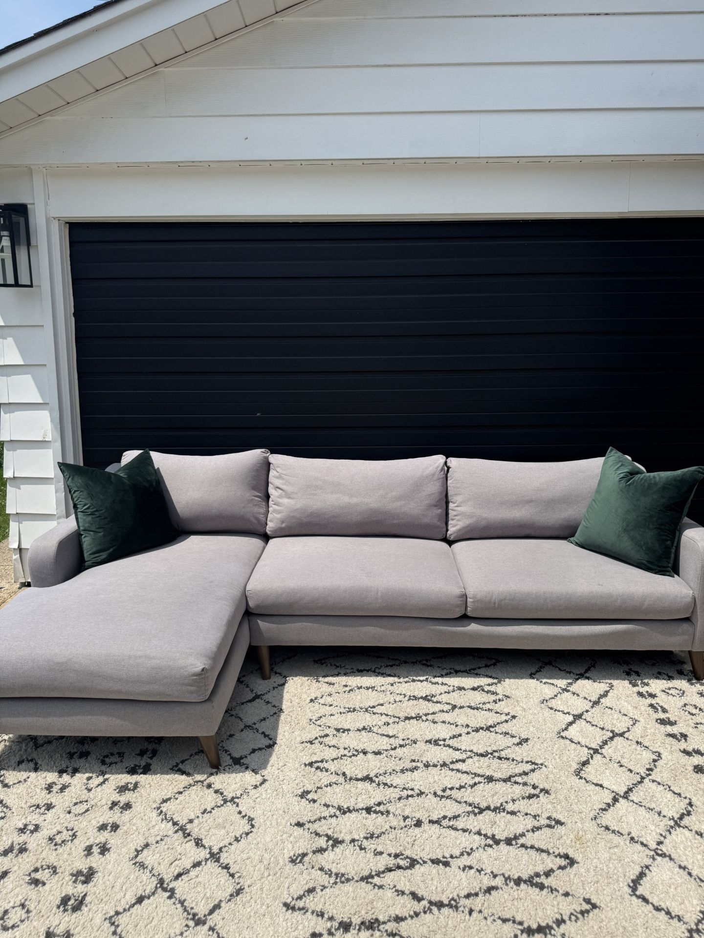 MODERN GREY SECTIONAL COUCH