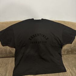 Essential Men Tshirt 