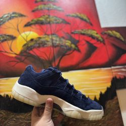Jordan 11 low RE2PECT  Size 9