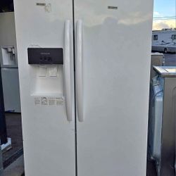 NEW !! FRIGIDAIRE WHITE SIDE BY SIDE REFRIGERATOR/ small Dents