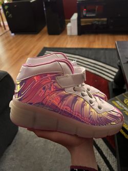 womens shoes size 5.5 with retractable wheels