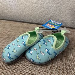 Kids Water Shoes Size Small 5/6✨new