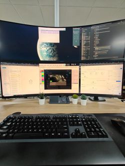 Samsung 49" CRG9 ultra wide gaming Monitor