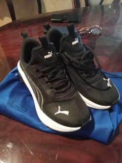 Brand-new puma sport men 7 wm 8.5 originally 85 now I'm selling them 25