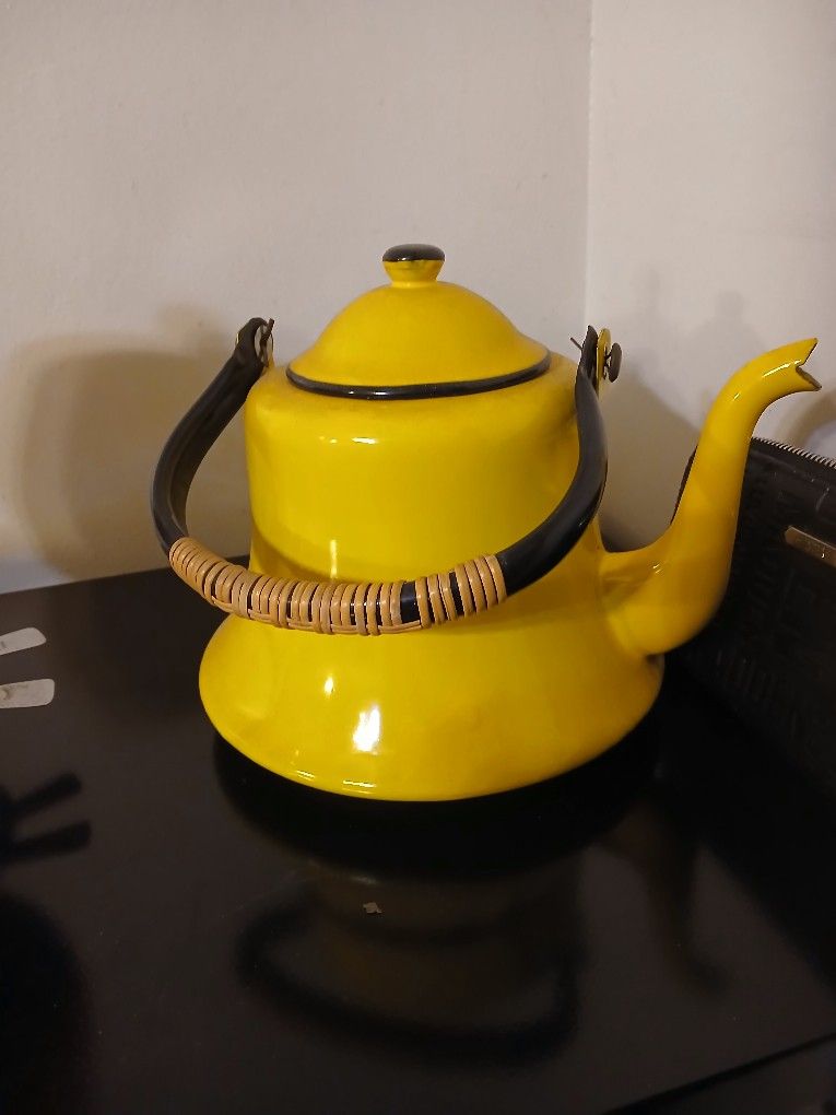 Vintage Yellow Enamelware Tea Kettle [ OTO JAPAN] Exellent Condition  Asking $60