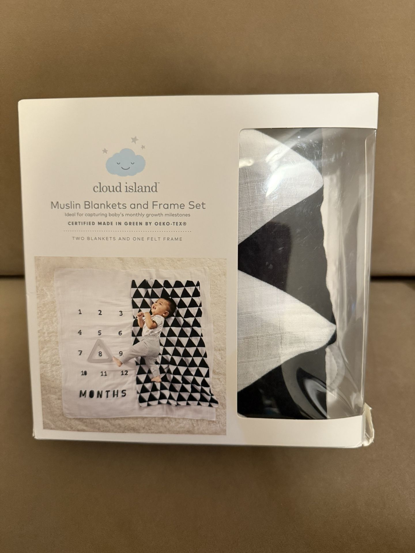 Cloud Island Baby’s Monthly Growth Milestone Muslim Blankets and Frame Set