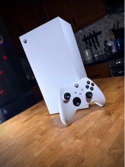 Xbox Series X - 1TB - White Controller – Excellent Condition