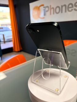 Used for 3 months Black iPhone 16E 128gb unlocked for any carrier battery health 100% (100 cycles only) iPhone is in brand new condition. Zero scratch