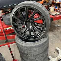 22s Gloss Black 5x115-120 With Good Tires 