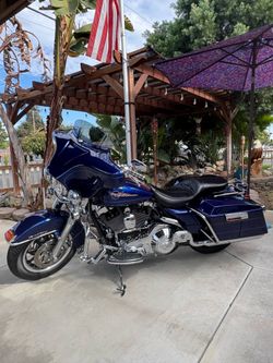 Beautiful/Immaculate Condition --- 2006 Harley Davidson Road King (FLHRI)