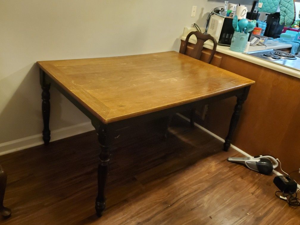 Kitchen/ Dining Table