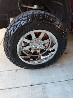 New 20x12 on 35 NITTO GRAPPLERS 6 LUG UNIVERSAL TPMS INCLUDED