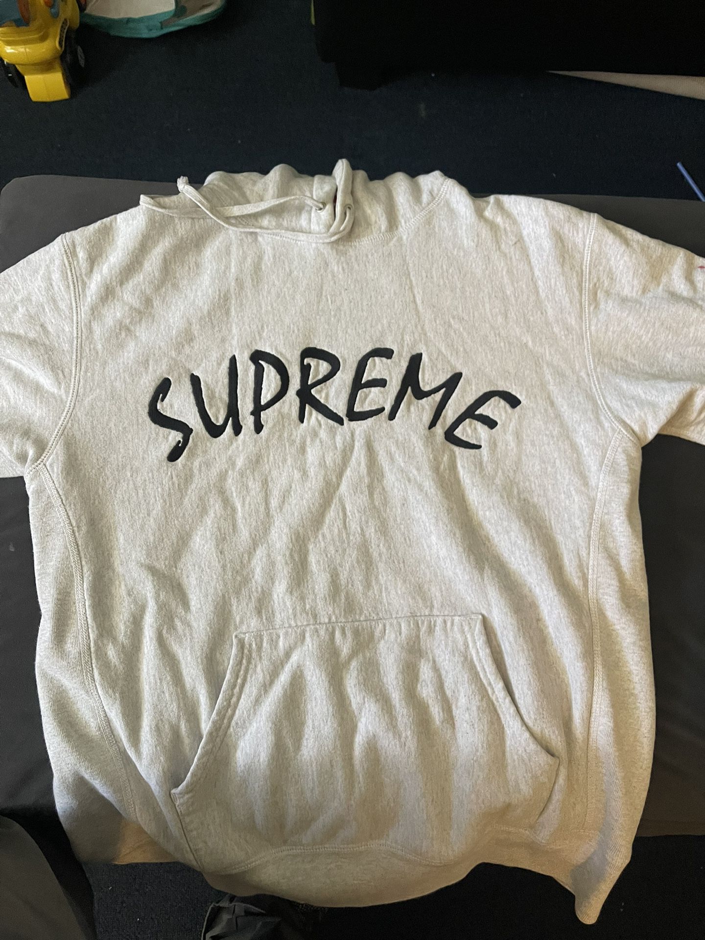 Light Grey Authentic Supreme Hoodie 80$ Or Best Offer.