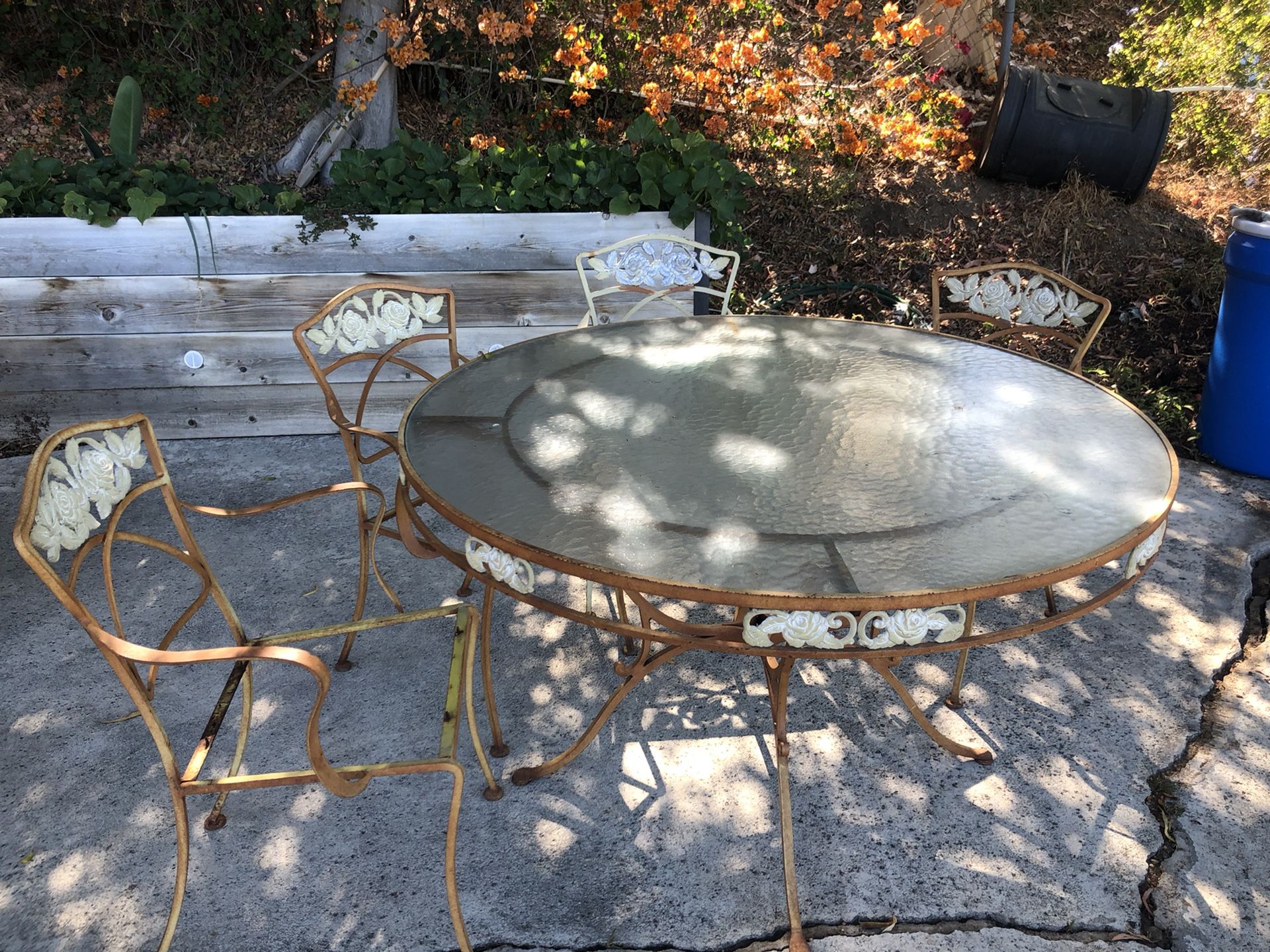 Table 1950’s Wrought Iron & 4 Chairs DIY Project