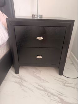 Modern Black Queen Bedroom Set – Excellent Condition