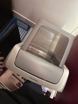 Pet Safe Self Cleaning Kitty Litter Boxes. They Come Woth The Litter And The Litter Catcher Pads.cost Over $700 For Everythingettubg 