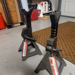 Jack stands New heavy duty cars or trucks..