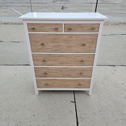 White 6 Drawer Dreser with Gold Handle